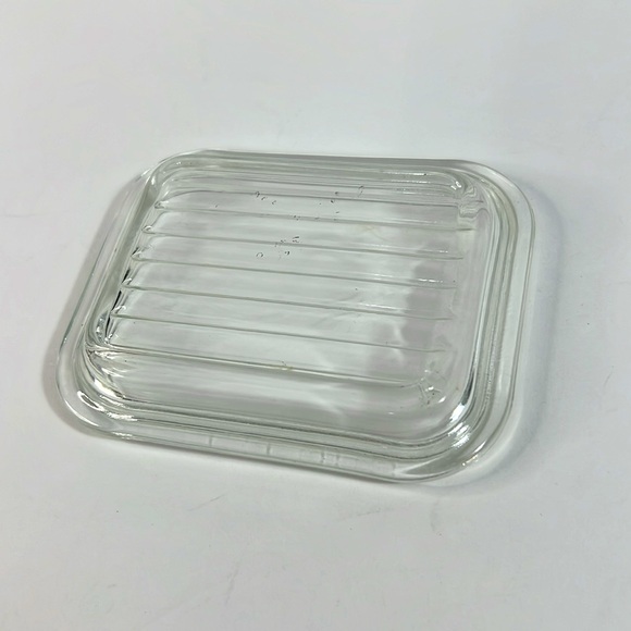 Pyrex 501 Turquoise 1 1/2 Cup Amish Butterprint Refrigerator Dish with Lid - Picture 2 of 12